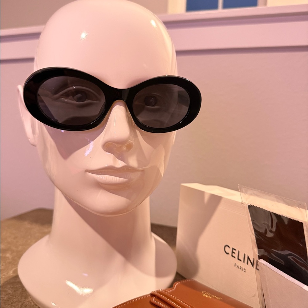 Celine Black Sunglasses with Gold Logo CL40194 - Picture 4 of 6
